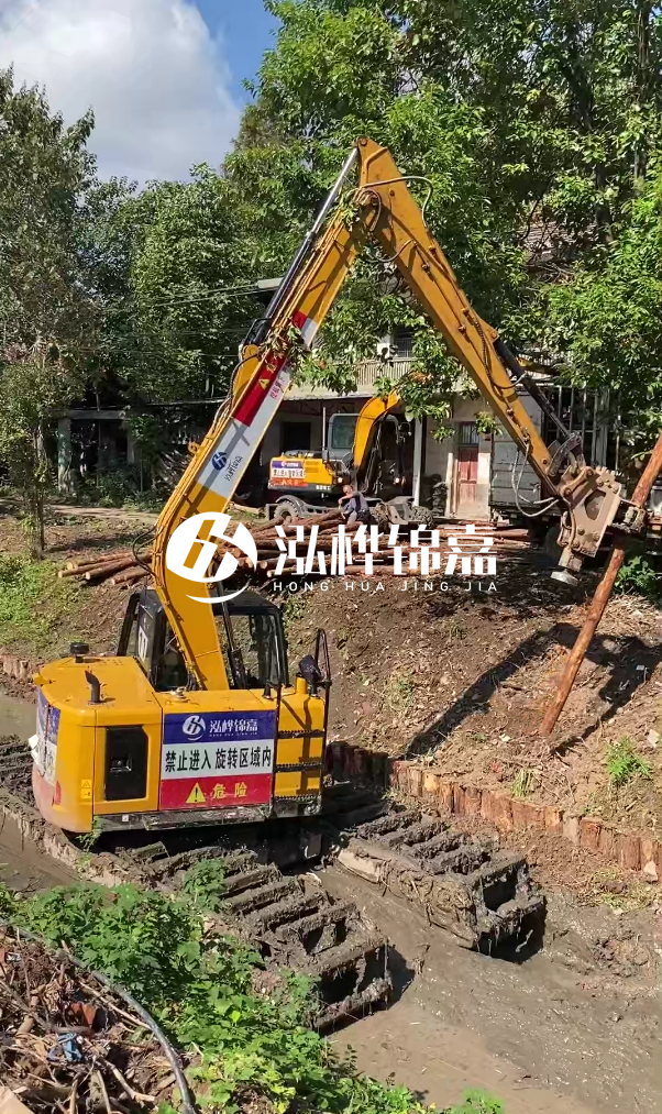 新余河道清淤專業(yè)施工-水陸挖掘機河道清淤的方式？