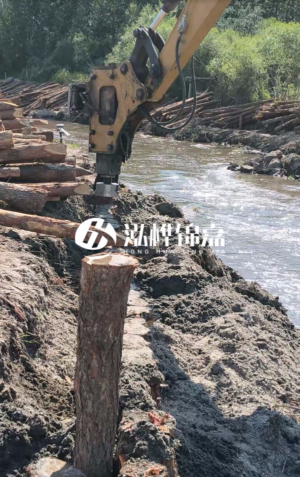 酒泉挖機(jī)打木樁專業(yè)施工-圍堰施工用松木樁可以嗎？
