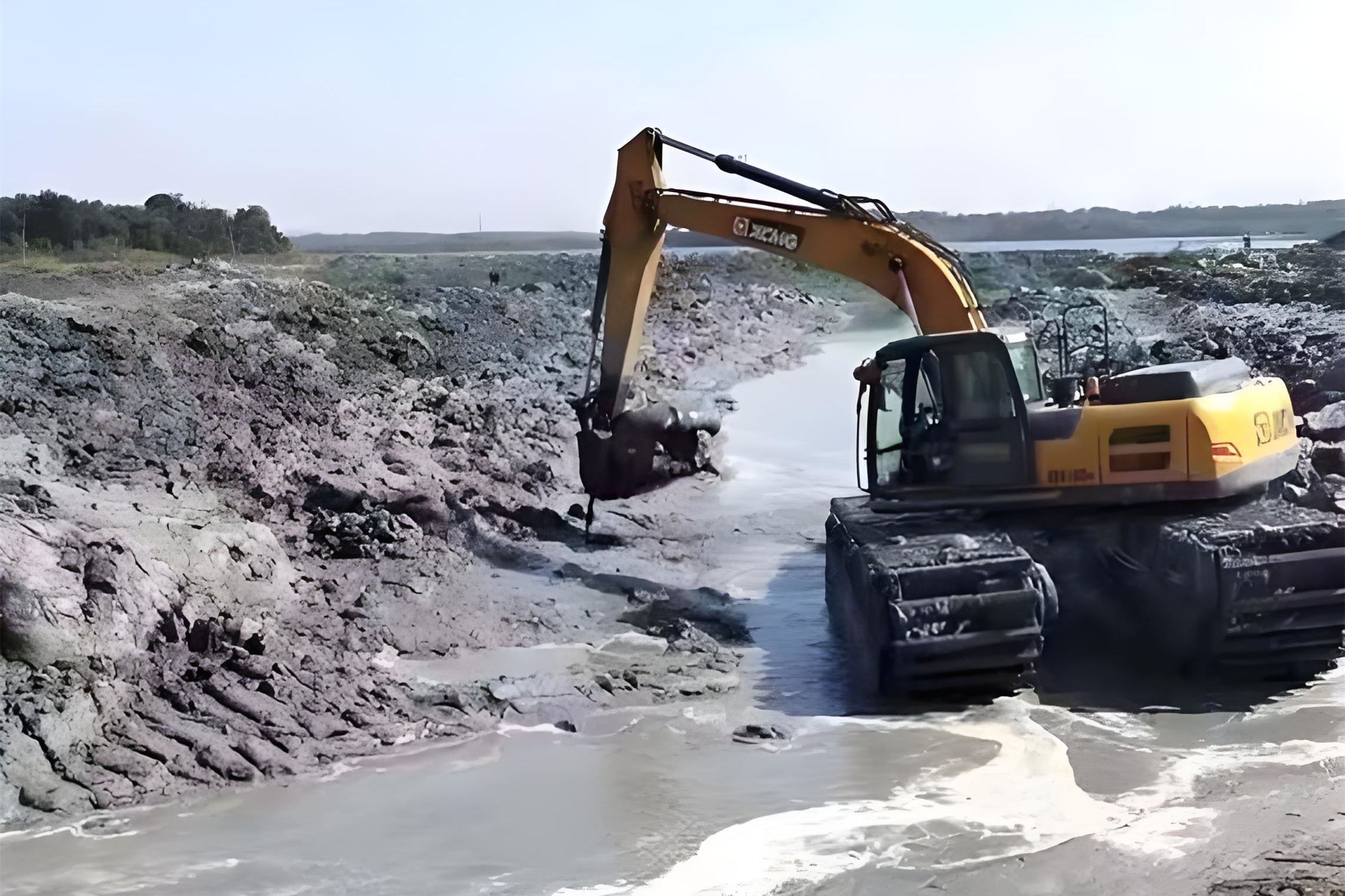 河南水挖清淤團(tuán)隊(duì)泓樺錦嘉-挖淤泥用什么機(jī)械好？