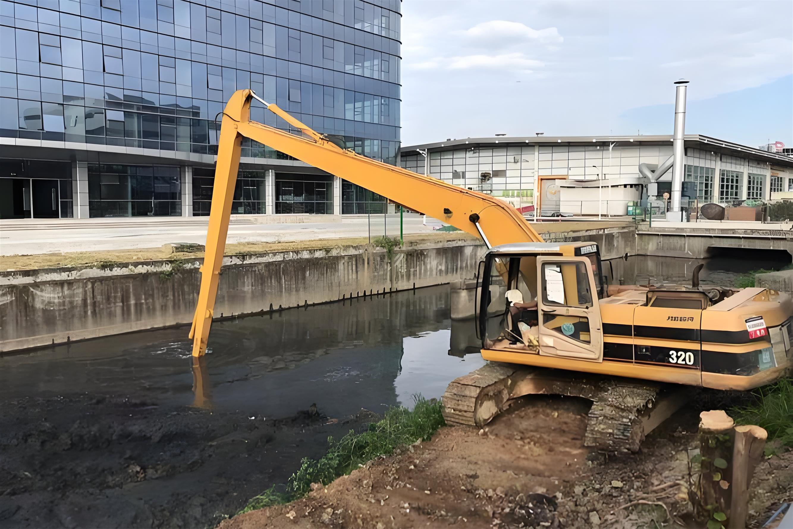 貴州銅仁挖機清淤施工隊 - 魚塘清淤的費用大概需要多少？