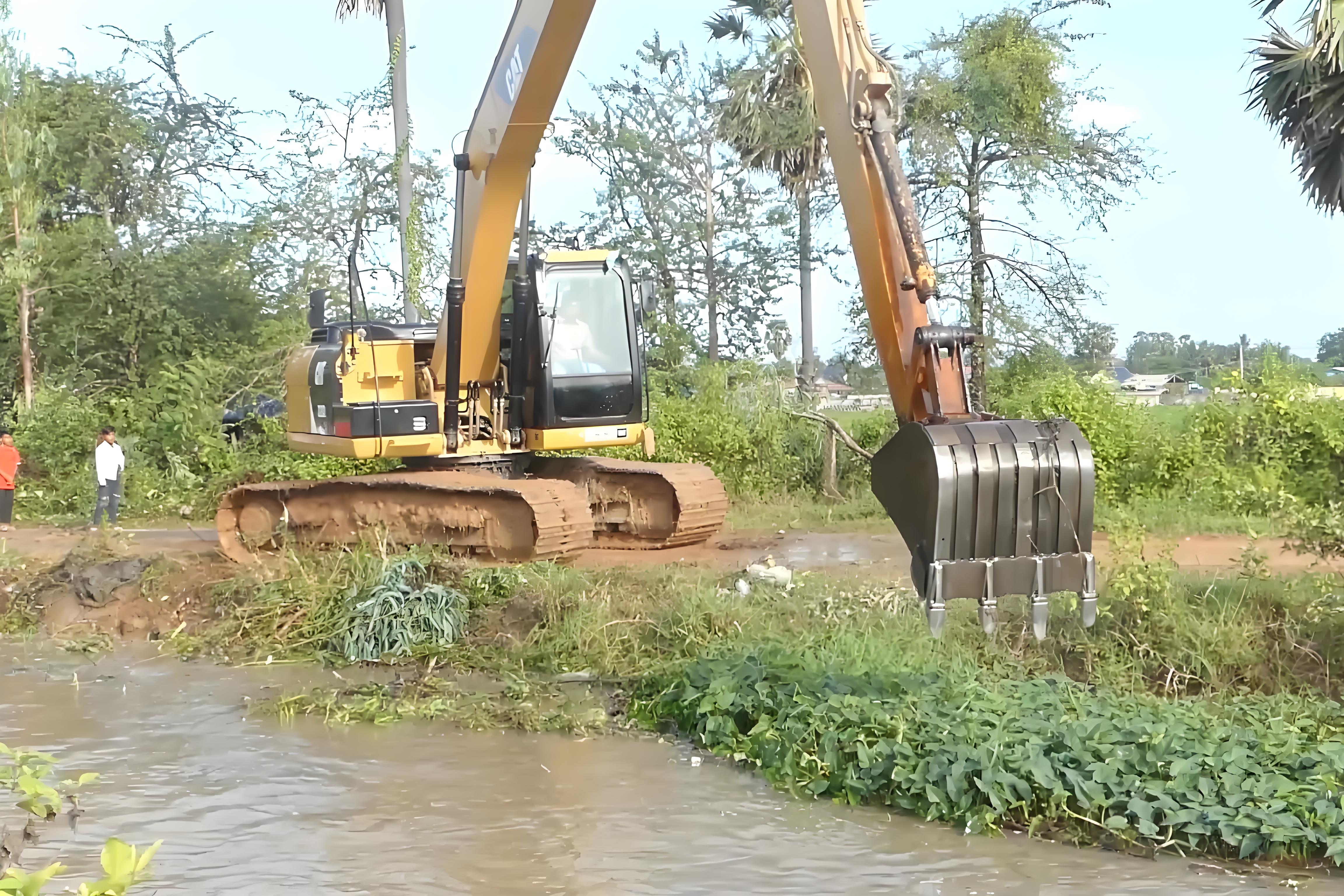 江蘇鹽城挖機清淤施工隊-鄉(xiāng)村溝渠清淤的深度一般是多少？