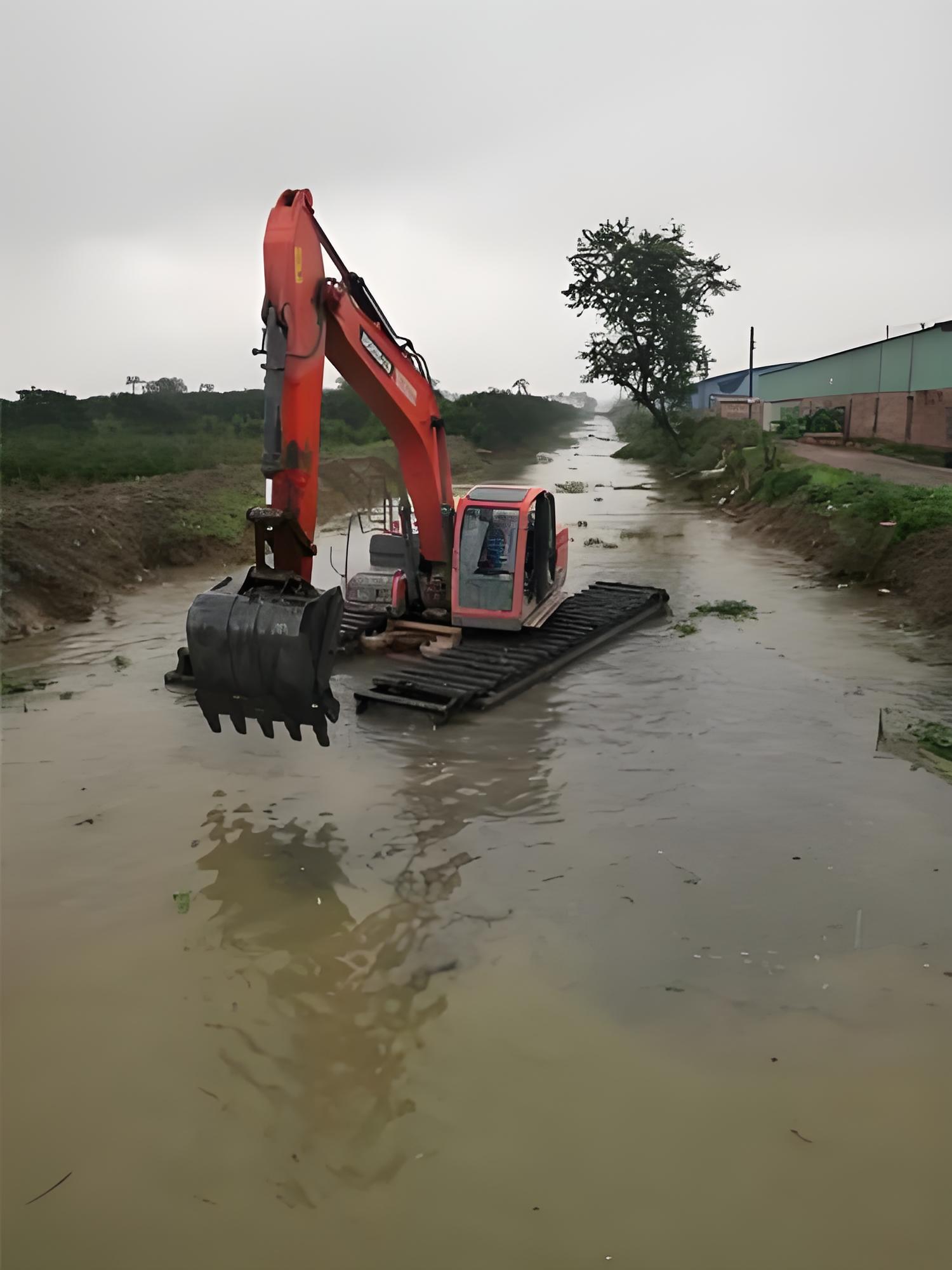 四川自貢挖機清淤施工隊 - 水上挖機清淤能處理含有水草的淤泥嗎？
