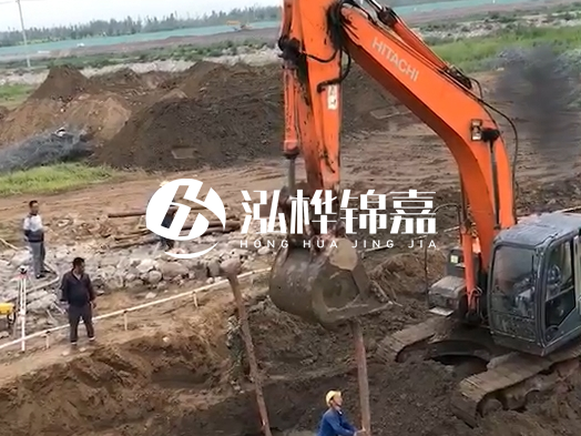 松木樁批發(fā)廠家泓樺錦嘉 - 生態(tài)河道木樁施工需要注意什么？