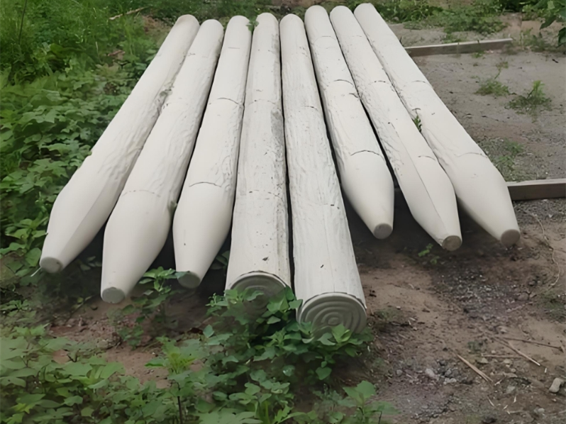 水泥樁批發(fā)廠家泓樺錦嘉-水泥仿木樁適合哪些場景使用？