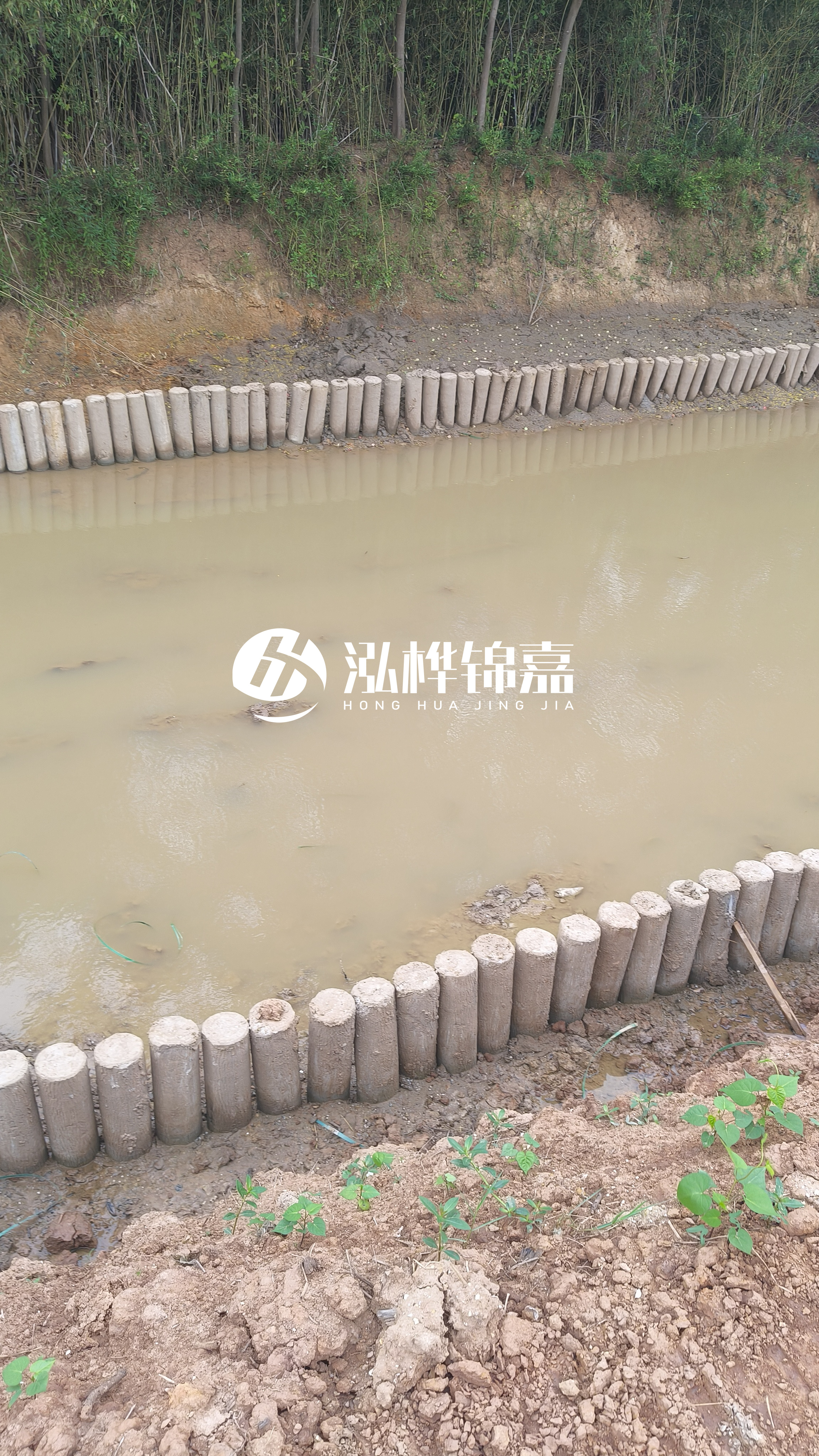 水泥仿木樁施工隊泓樺錦嘉 - 仿木樁施工的機械和松木樁施工通用嗎？