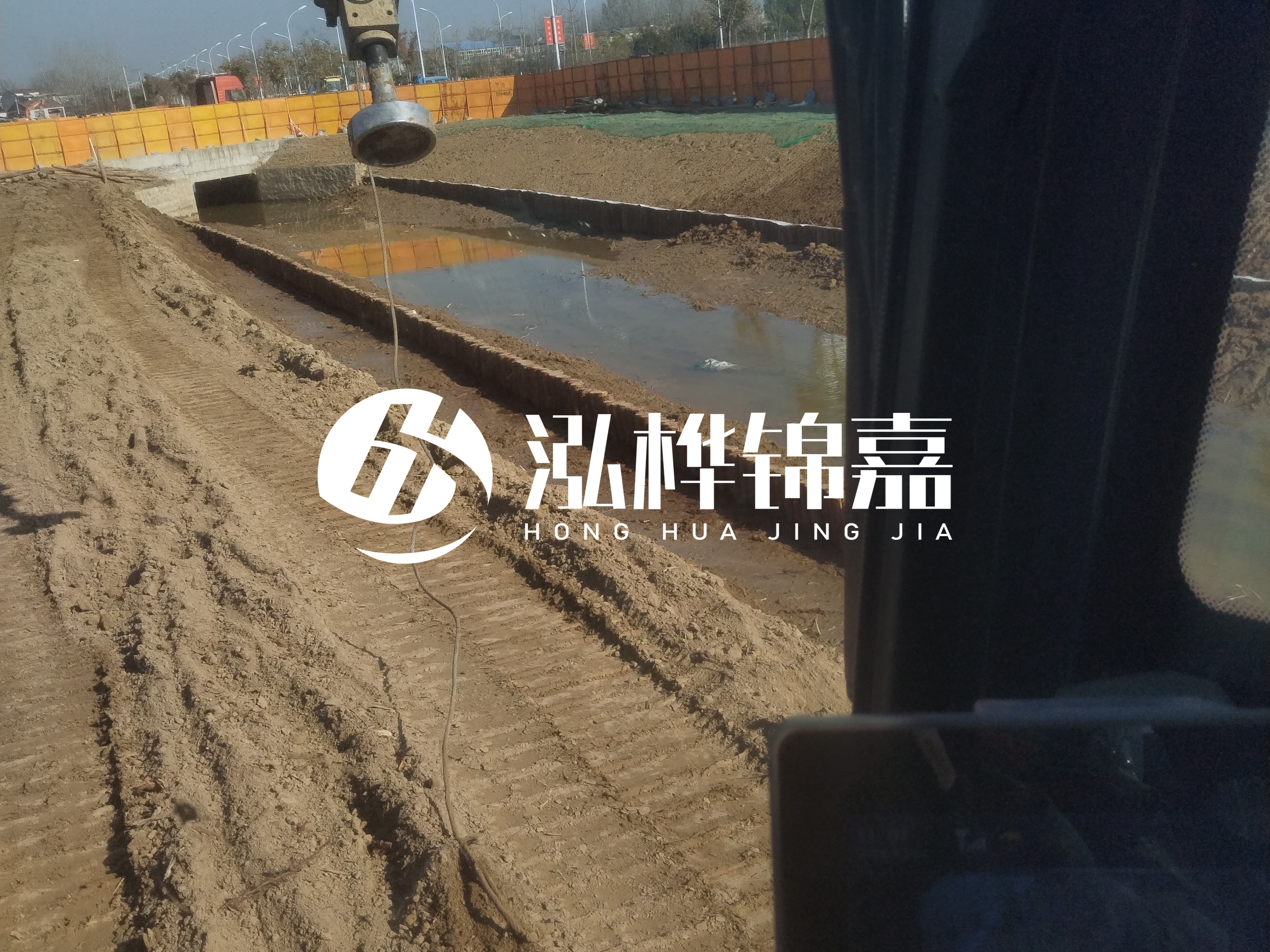 水泥仿木樁施工隊(duì)泓樺錦嘉 - 仿木樁施工和木樁有什么區(qū)別？